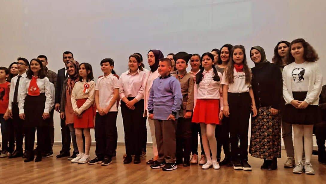 Ortaokullar Arası İstiklal Marşı'nı Güzel Okuma Yarışması Düzenlendi 